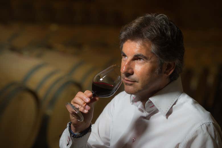 Apreciando los aromas del vino