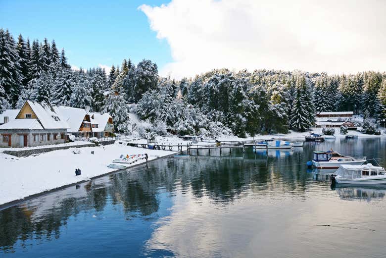 Paisagens nevadas em Villa La Angostura