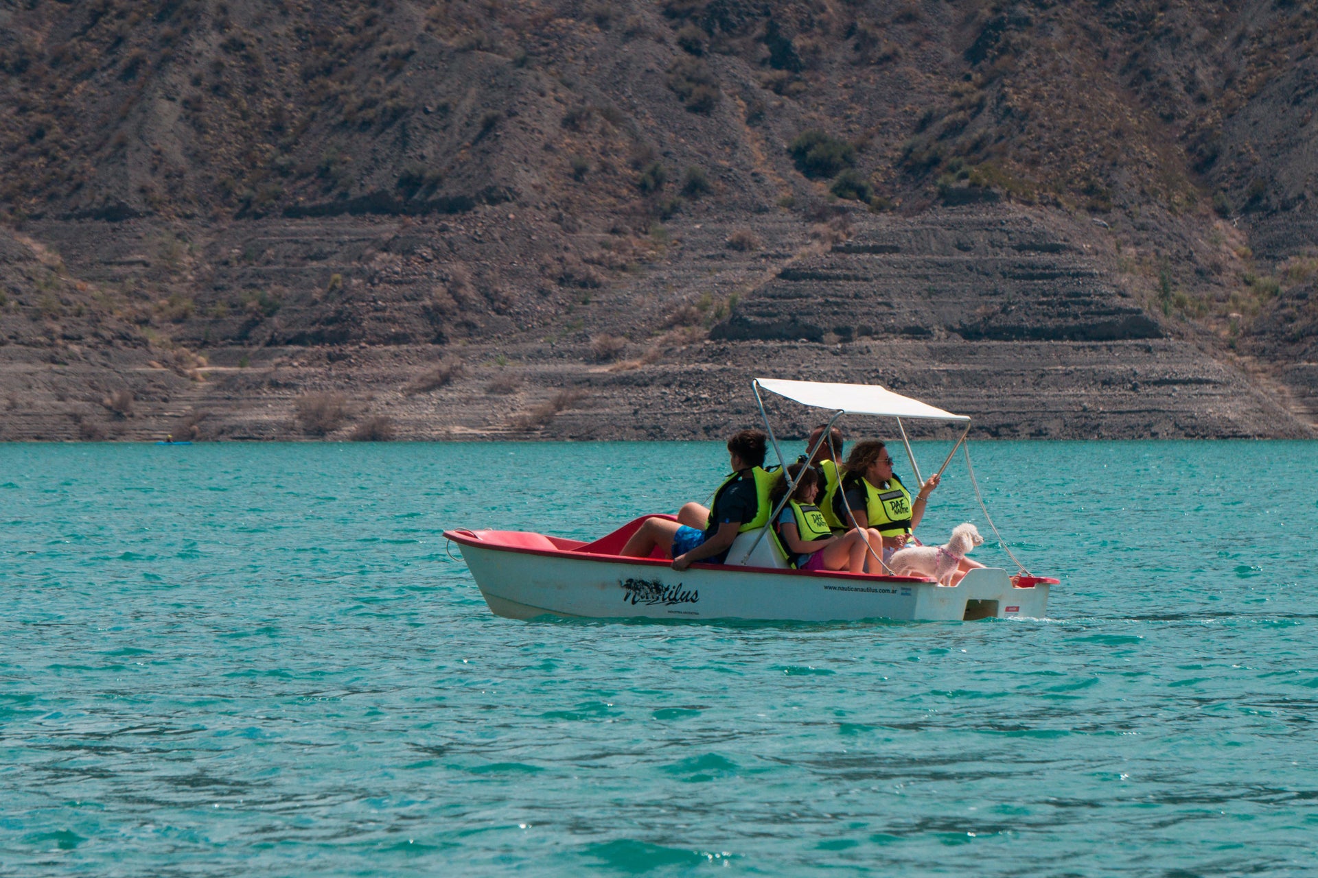 Comprensión Omitir Consumir Alquiler de barca a pedales en el embalse Dique Punta Negra de Zonda