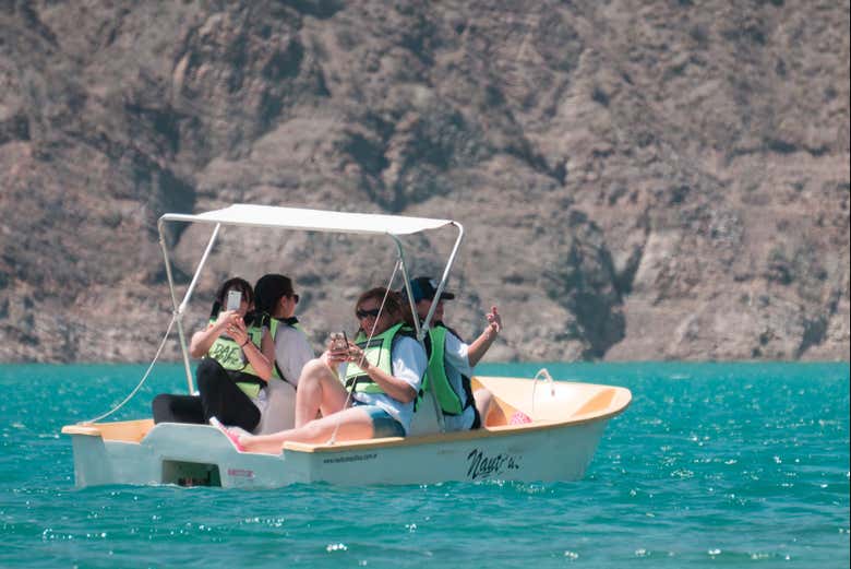 Disfrutando de la barca a pedales