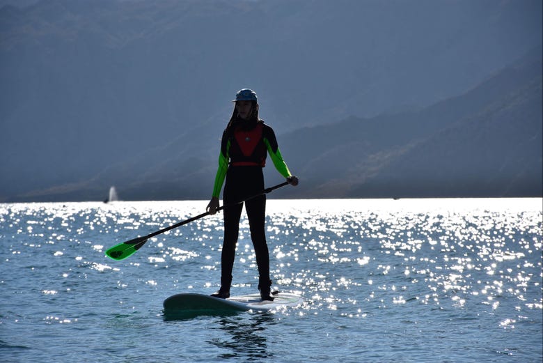 Practicando paddle surf en Dique Punta Negra