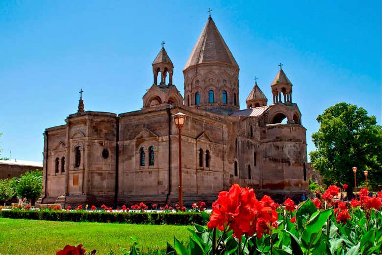A bela catedral de Echmiadzin