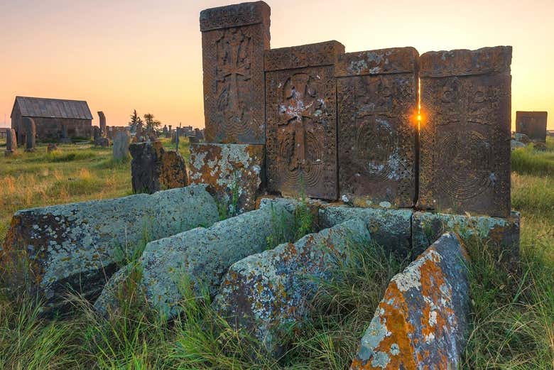 Cementerio medieval con una gran colección de jachkares