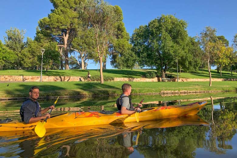 Remando no caiaque duplo