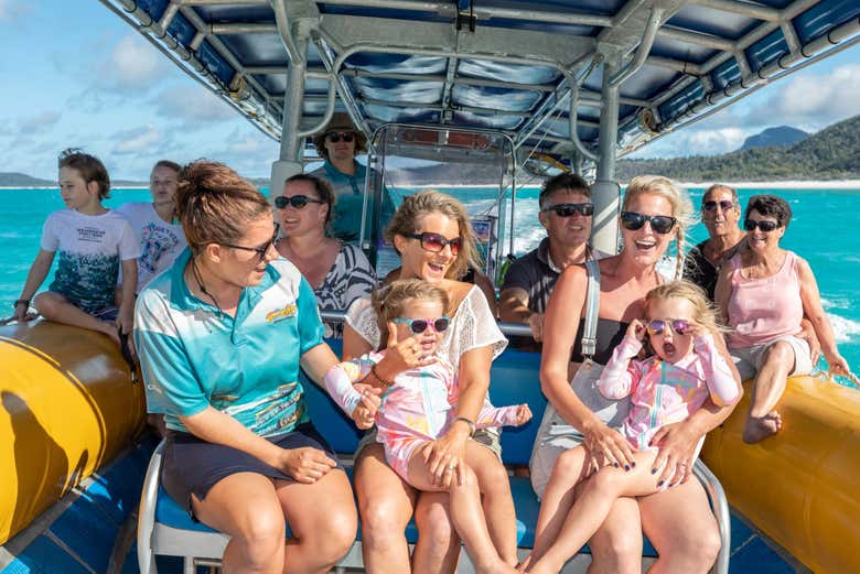 Une famille sur un bateau