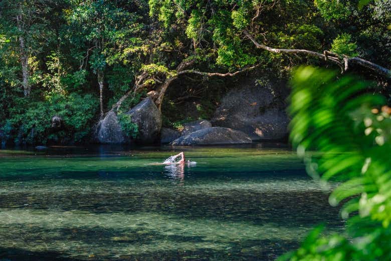 Nadando no lago Eacham