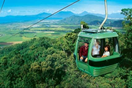 Funicular sobre el bosque tropical