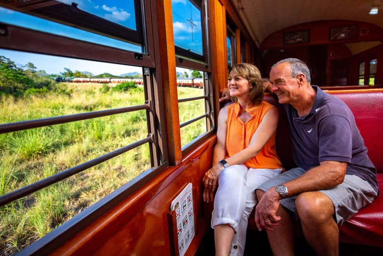 Viajando de trem panorâmico