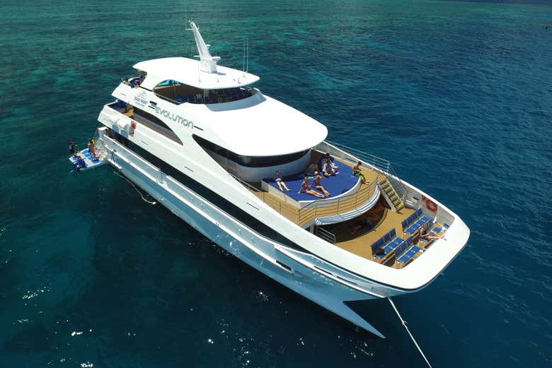 O catamarã de 35 metros