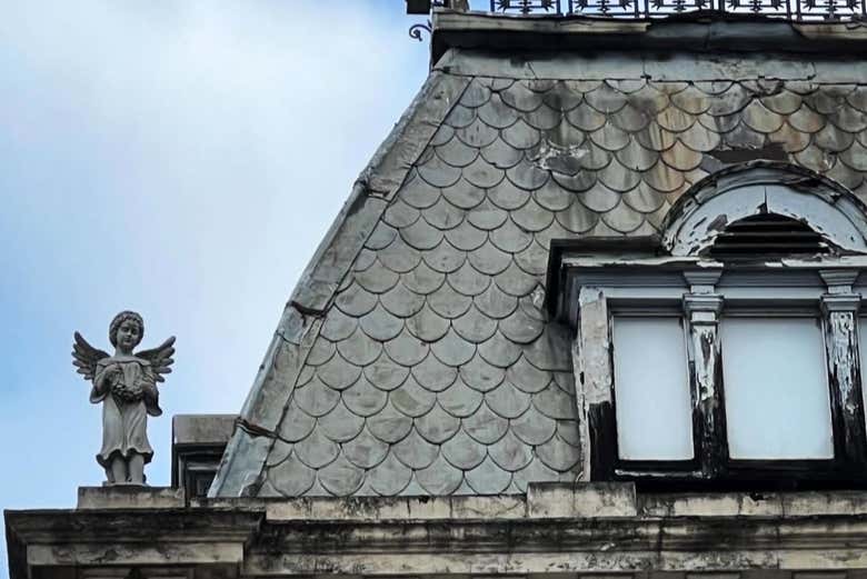 Detalles arquitectónicos de un tejado