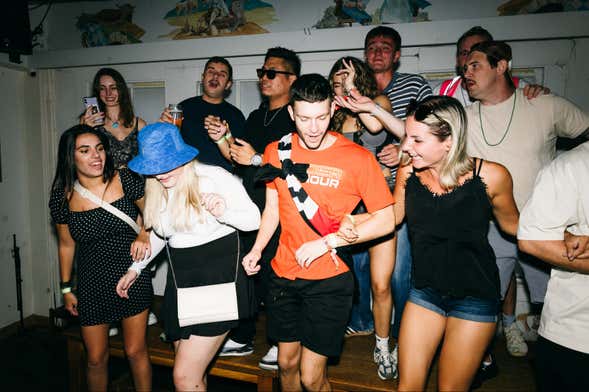 Melbourne Pub Crawl Party Tour