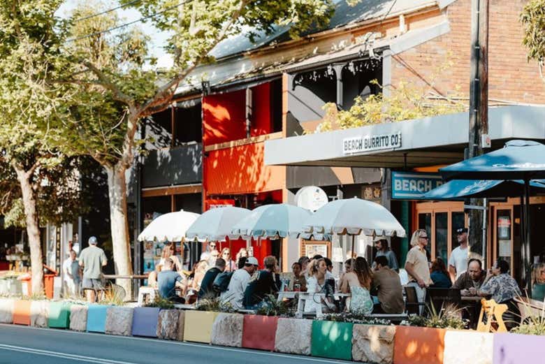 Passaremos por restaurantes animados