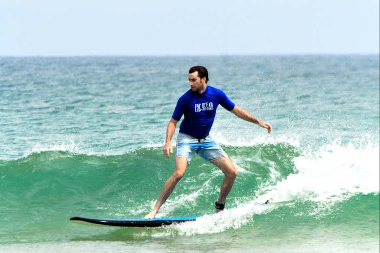 Surfeando en Double Island Point