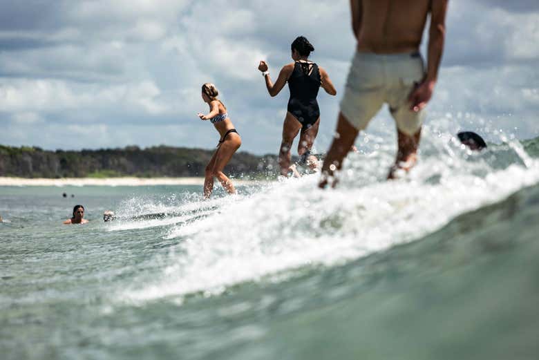 Surfando a Noosa Heads