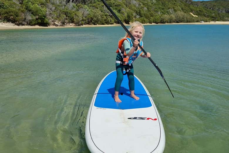 Un bambino sulla tavola