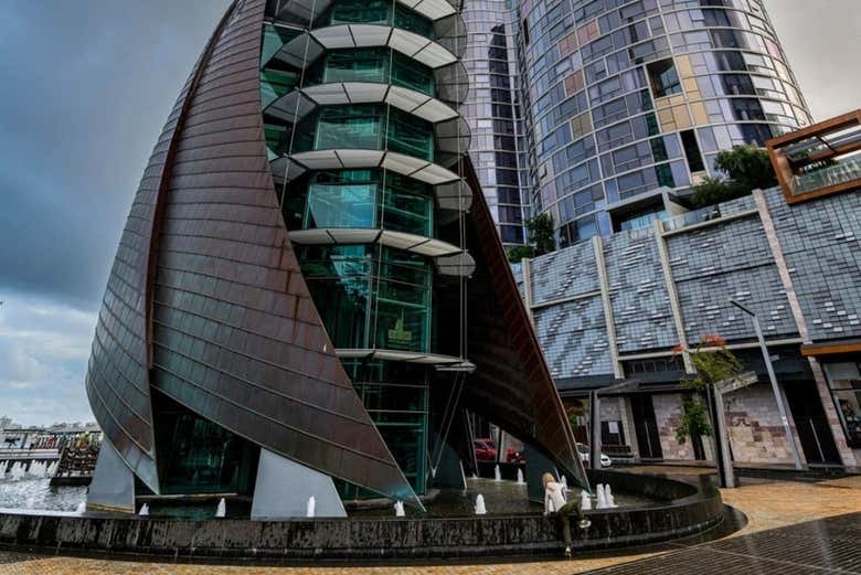 Contemplando la Torre de las Campanas