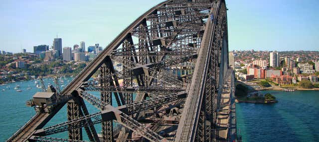 Escalada por el Puente de la Bahía
