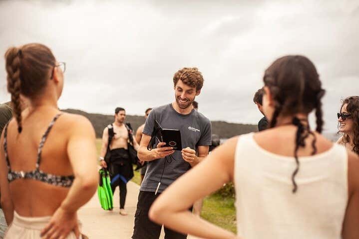 Escuchando la charla de seguridad