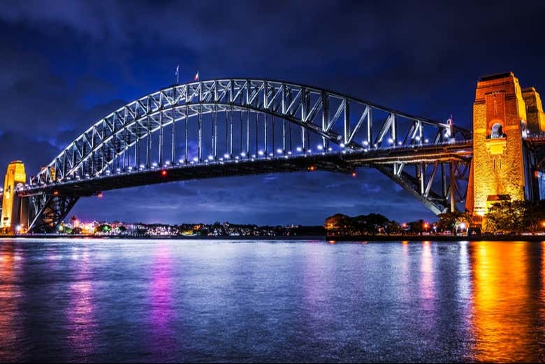 El Harbour Bridge iluminado