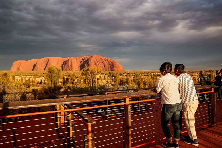 Amanhecer no monte Uluru