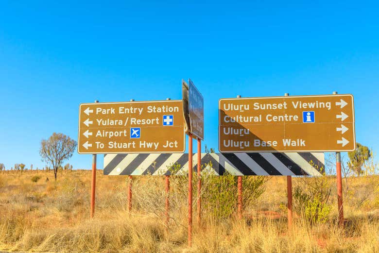 Panneaux de direction d’Uluru