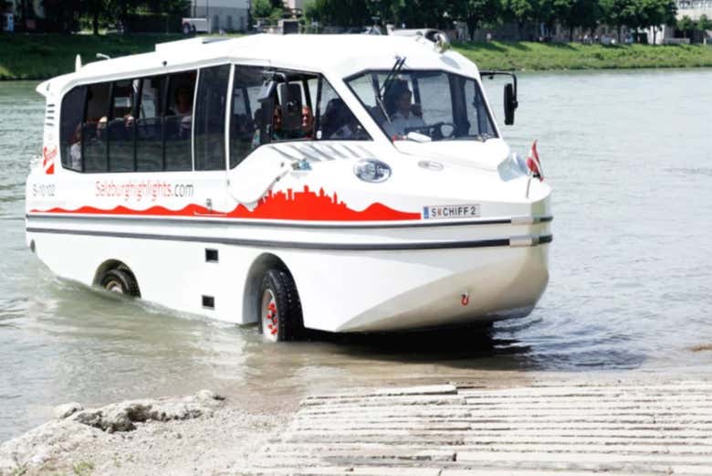Water bus