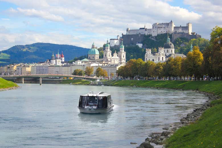 L'autobus anfibio sul fiume Salzach