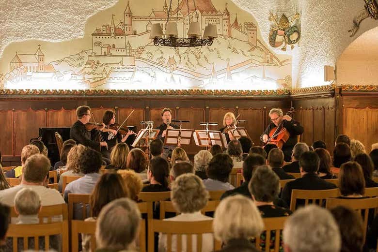 Músicos en el Salón de Armas