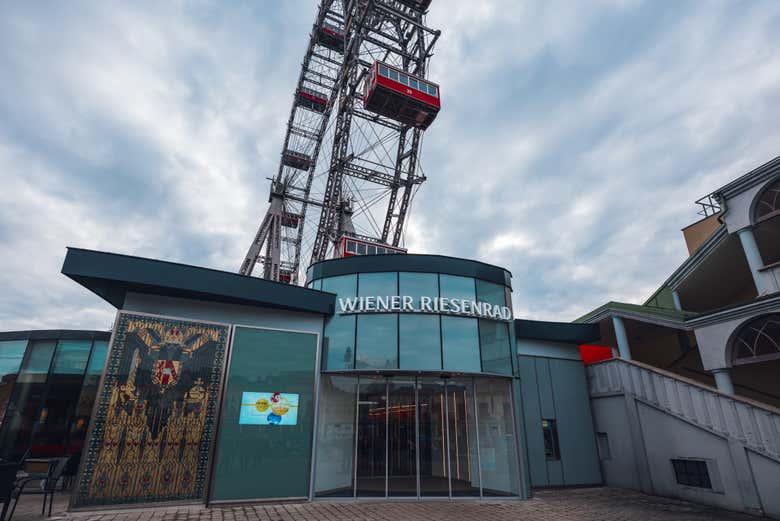 Acceso a la Noria de Viena