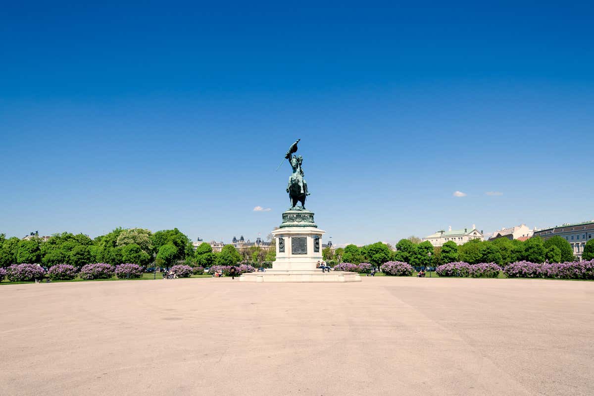 Visita histórica a pie por Viena tras las huellas de Hitler con Civitatis: Heldenplatz, memorial del Holocausto y barrio judío
