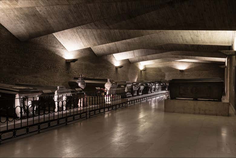 Recorred las solemnes bóvedas subterráneas de los Habsburgo