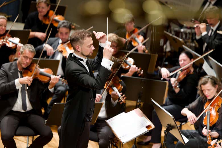 Director de orquesta en acción