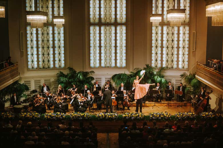Una bailarina de ballet durante el concierto