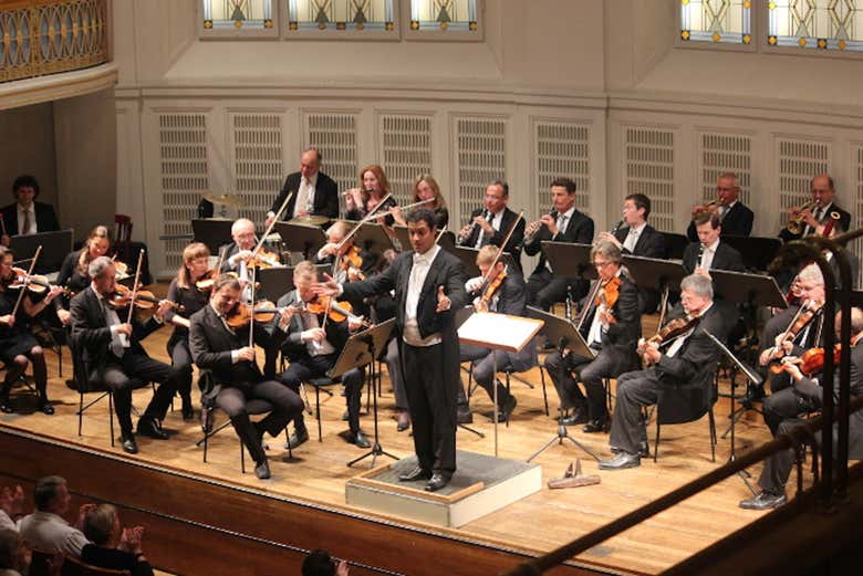 El director de la Vienna Hofburg Orchestra