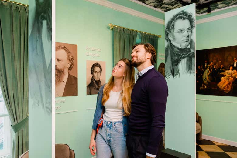 Disfrutando de la visita a la Casa de Strauss