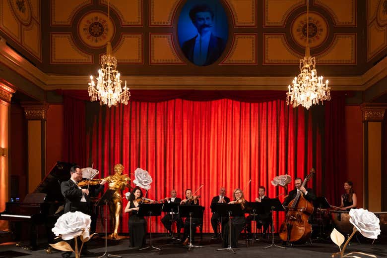 Los músicos interpretando las obras de Strauss