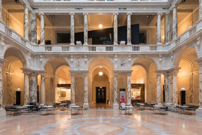 Weltmuseum's interior