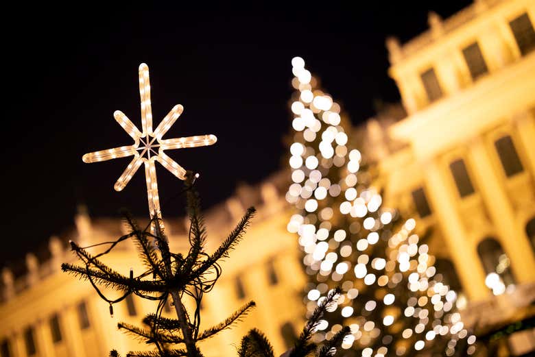 Você verá uma variedade de luzes natalinas