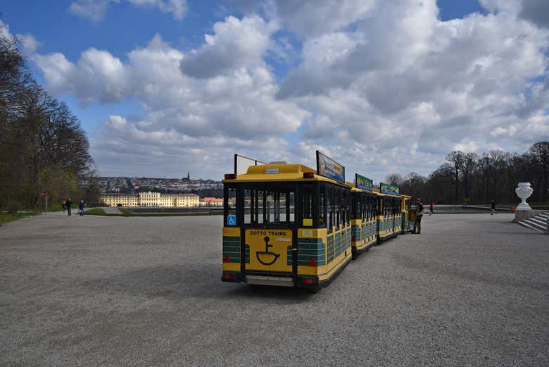 Trenino turistico del parco Schönbrunn 