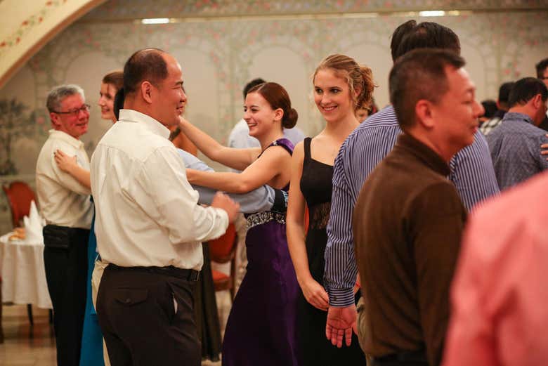 Listos para aprender los pasos de vals
