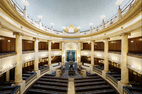 Stadttempel Synagogue Tour