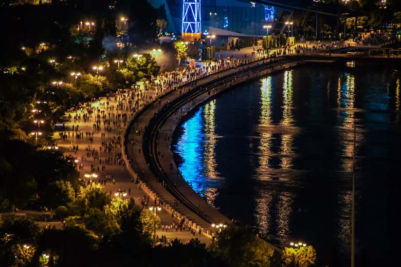Boulevard de Bakú de noche