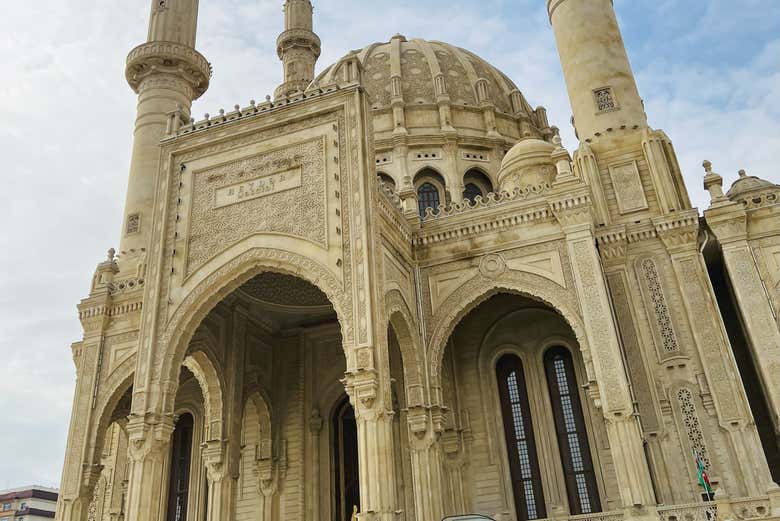 Detalles de la fachada de la Mezquita Heydar Aliyev