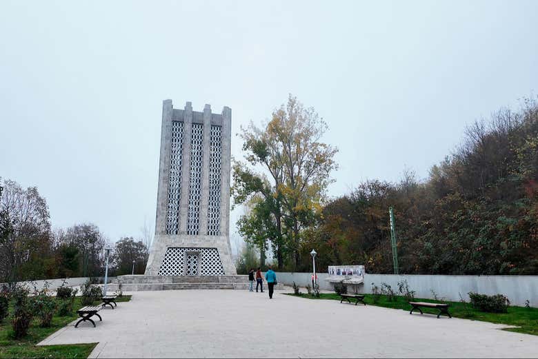 Descubriendo el Mausoleo de M.P. Vagif