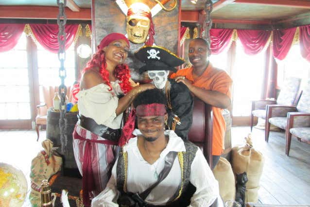 Pirates à l'intérieur du bateau