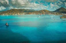 Paseo en barco pirata por Nasáu