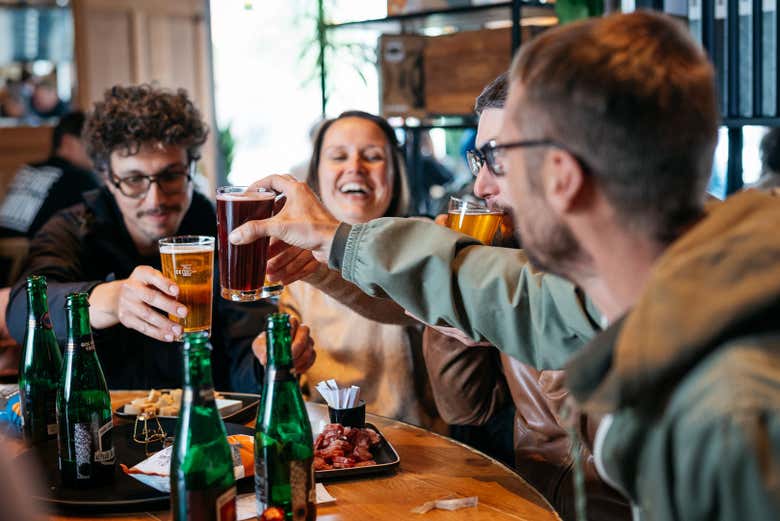 Brindando com algumas cervejas