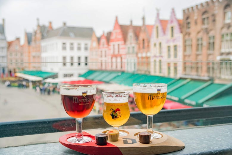 Desfrutando do chocolate e da cerveja de Bruges