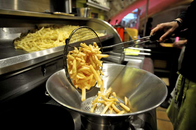 Le patate fritte pronte per essere servite
