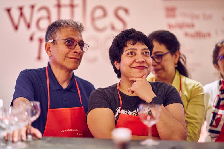 Atentos a la explicación del cocinero